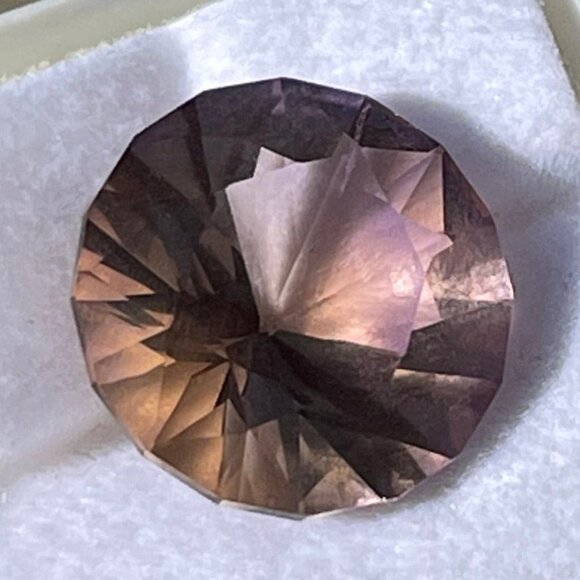 9.5 ct Ametrine - Precision Cut - Picture 5 of 10